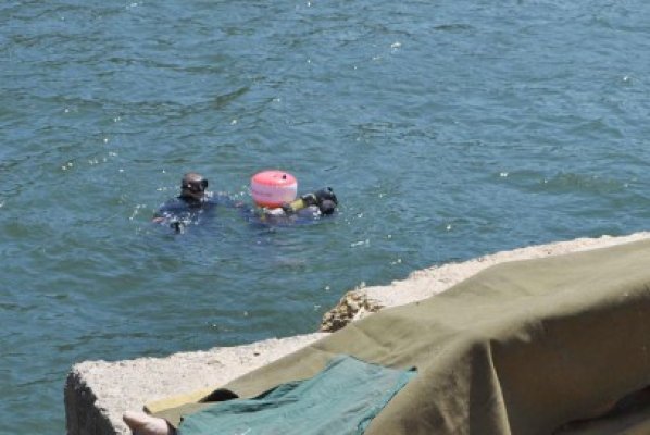 Cadavru găsit în apele mării, în dreptul plajei 3 Papuci